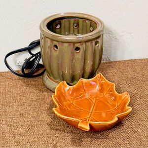 Fall Scentsy warmer. Great condition.